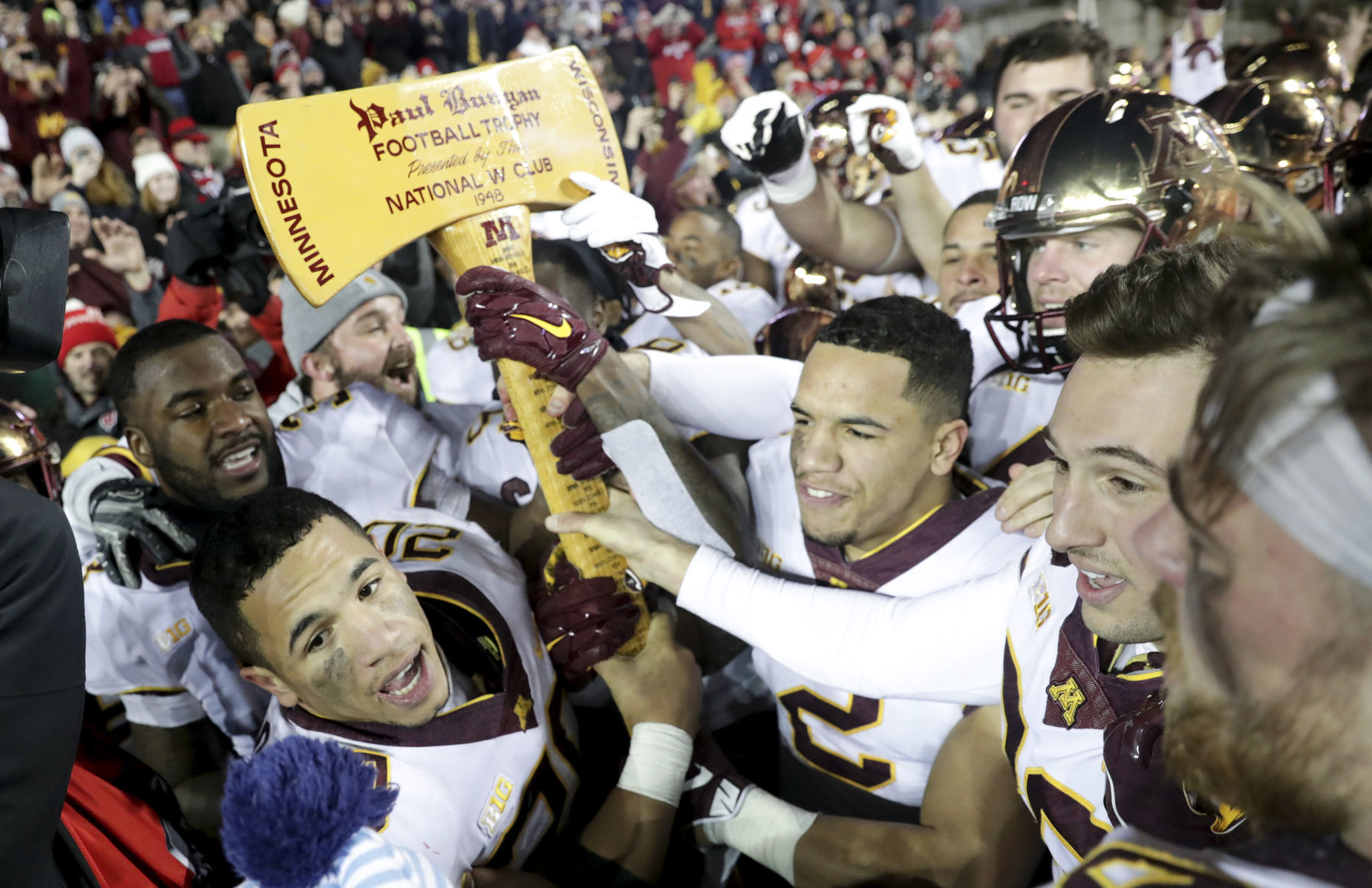 Golden Gophers 37, Badgers 15